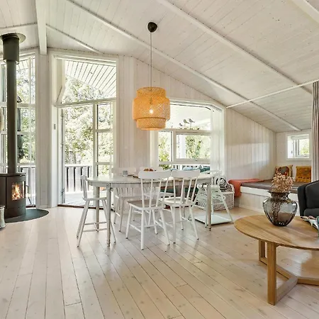 Lovely In With Kitchen Holiday home